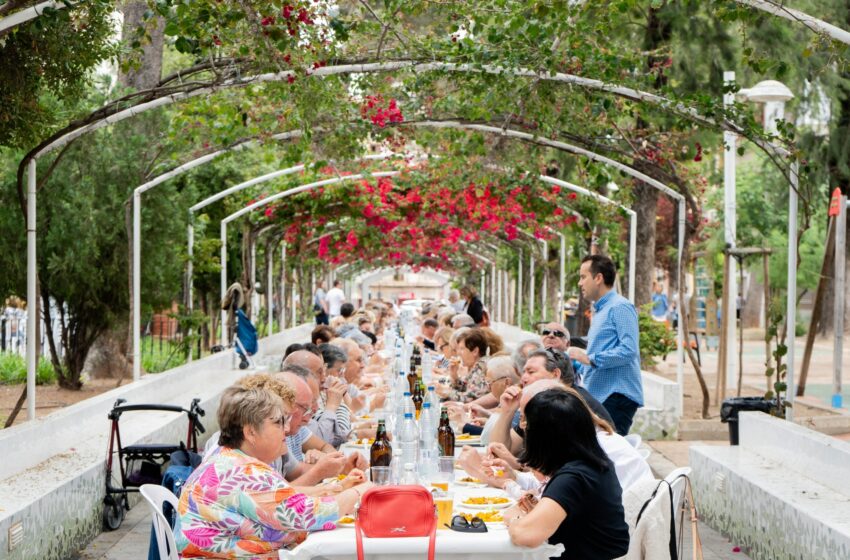  Alberic clausura amb èxit la Setmana Cultural de la Gent Gran amb una gran paella de germanor