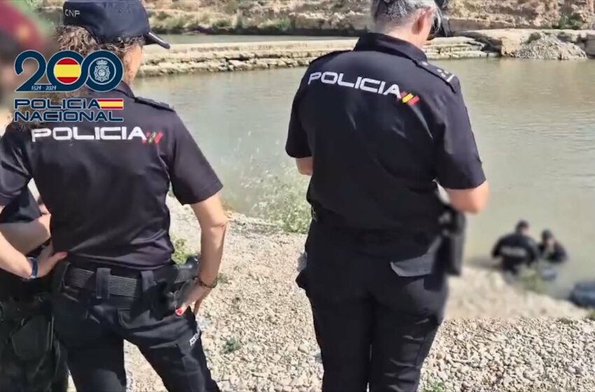  Els bussos de la Policia troben el cadàver del jove desaparegut en el riu Túria a Manises