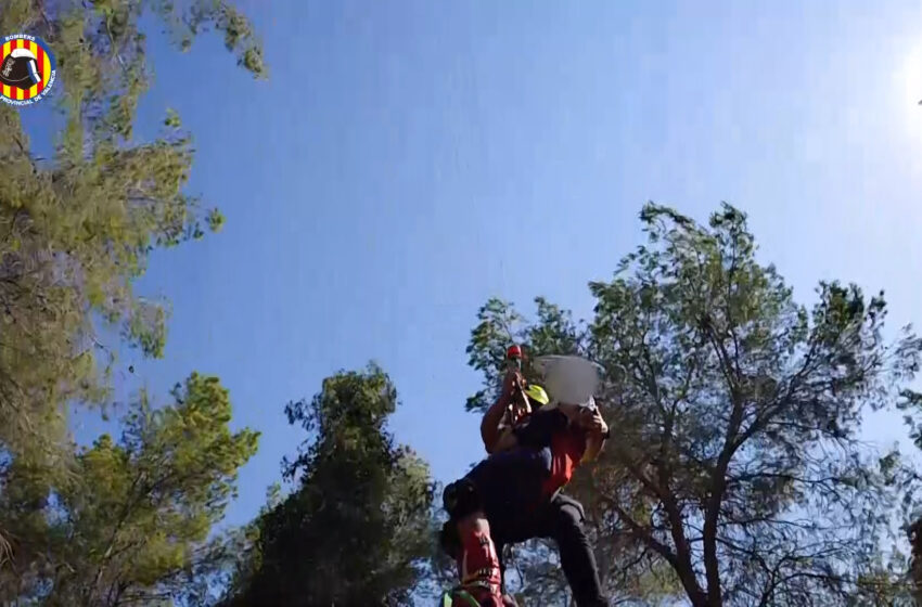  Rescat del Consorci de bombers de València a dos persones en Sumacàrcer i Anna.