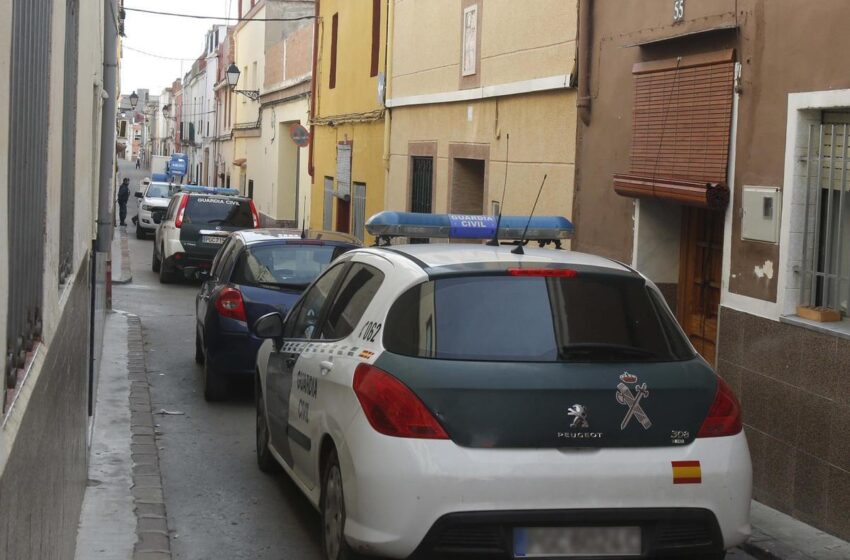  La Guàrdia Civil desmantella 42 enganxaments il·legals a la xarxa elèctrica al barri de la Troneta d’Alberic