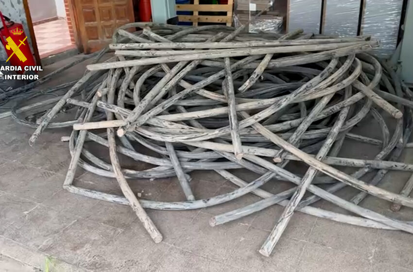  Sorprenuts robant una tona de coure en una factoria d’Almussafes