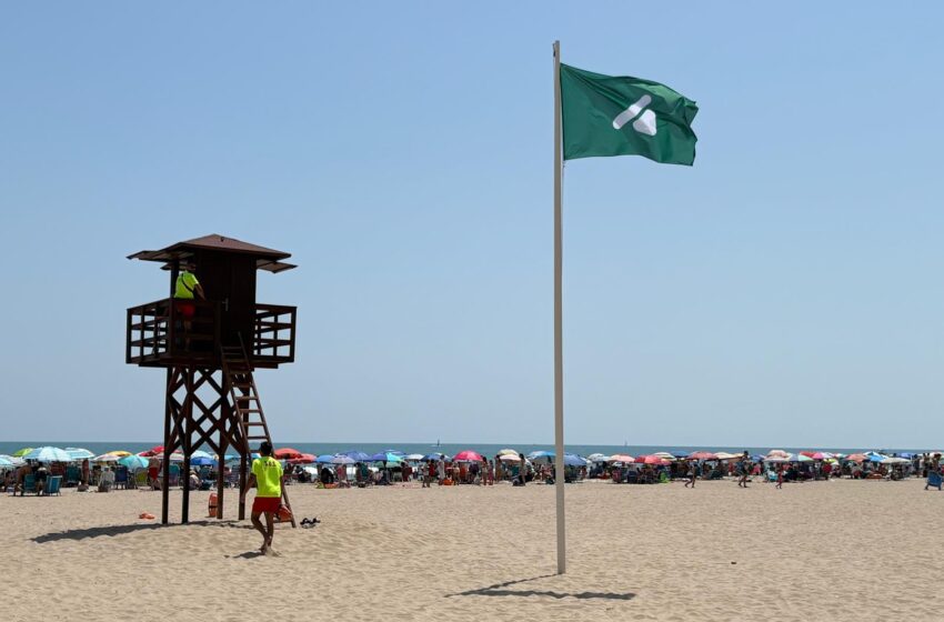  Cullera incorpora senyalística accessible en les banderes de les seues platges