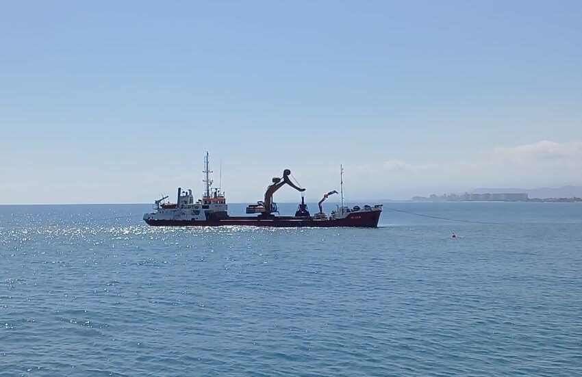  La Generalitat inicia el dragat del port de Cullera per retirar els sediments de les riuades
