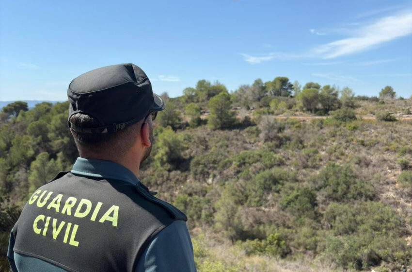  Guàrdia Civil rescata dos persones després de caure amb el seu vehicle