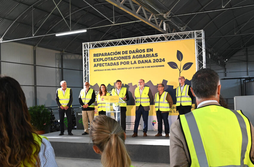 El ministre d’Agricultura, Luis Planas, visita les zones afectades per la DANA
