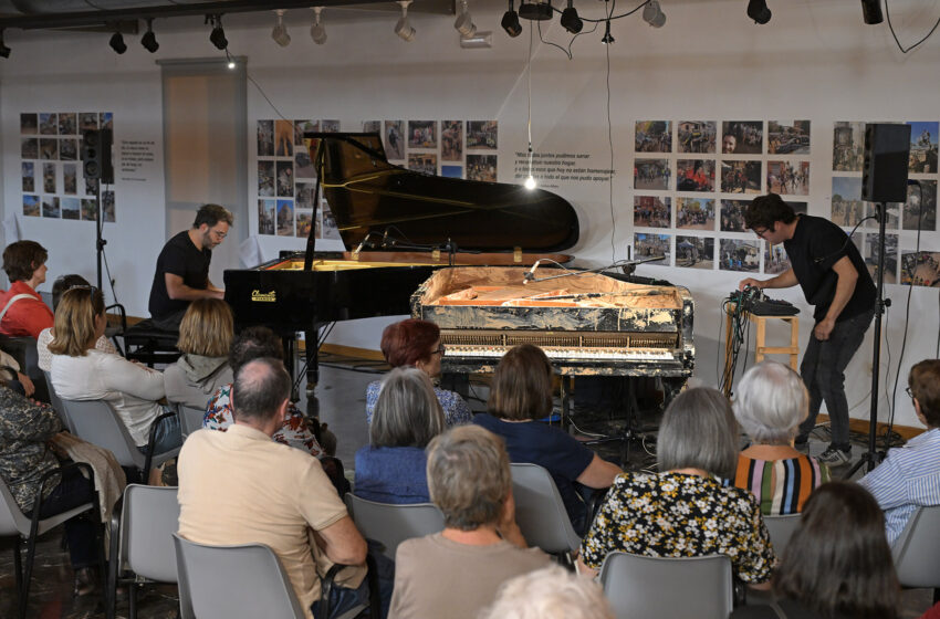  Paiporta recorda la DANA i la riuada del 57 amb un emotiu homenatge a les persones supervivents d’ambdues catàstrofes