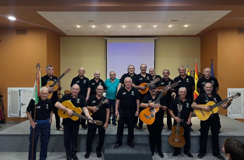 La Rondalla de Benifaió presenta el llibre “Més de 60 anys d’història”