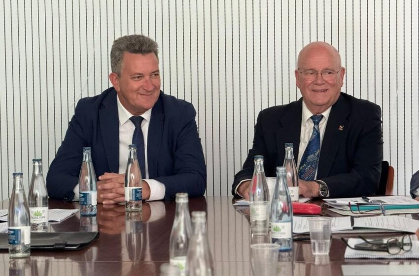  Generalitat y transportistas pactan un programa de modernización logística dentro del Plan Endavant