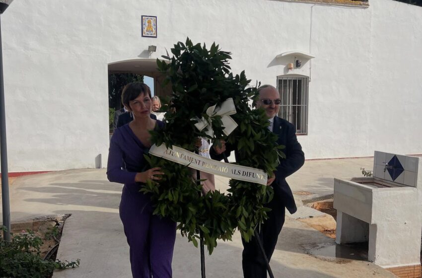  Benifaió celebra la festivitat de Tots Sants amb la tradicional missa i ofrena al Cementeri Municipal